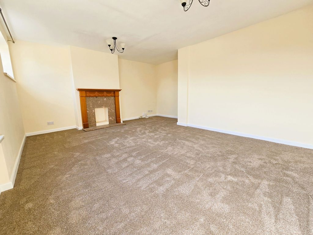Property photo 3 of 27