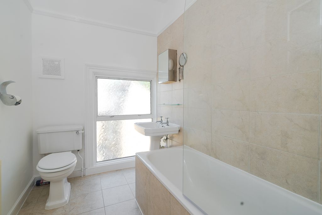 Property photo 3 of 6