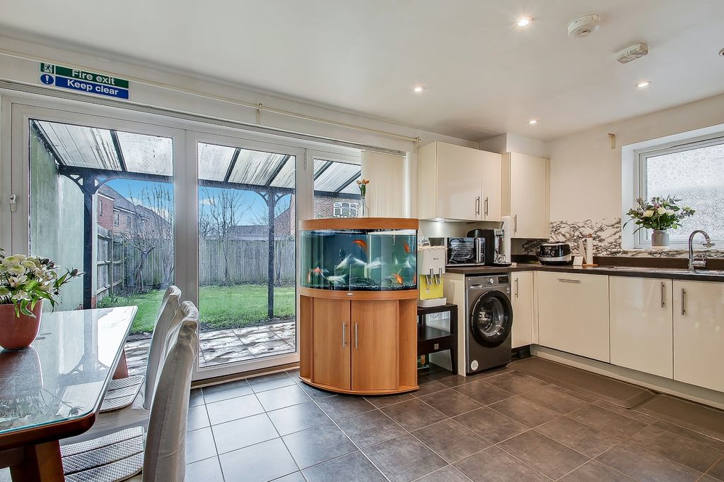 Property photo 2 of 22 4070855