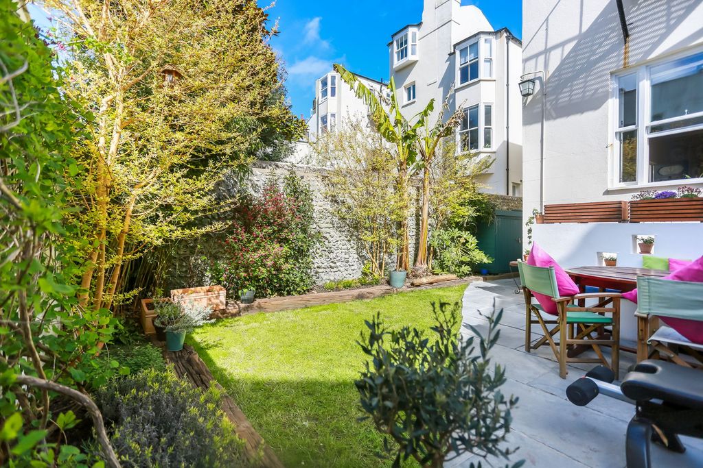 Property photo 1 of 25