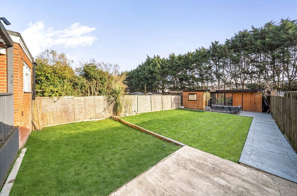 Property photo 1 of 21 Picture No. 24