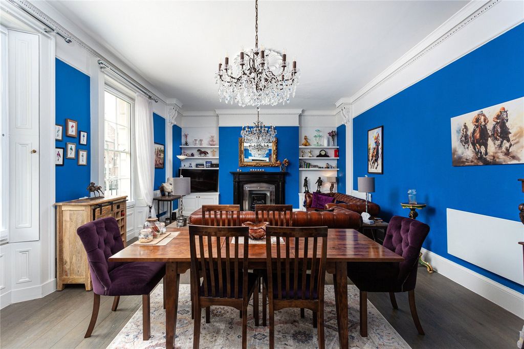 Property photo 2 of 11 Sitting/Dining Room