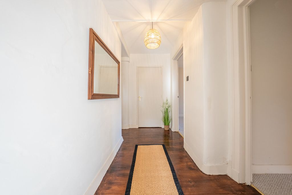 Property photo 3 of 34