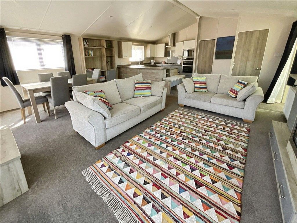 Property photo 3 of 10 Living Area*