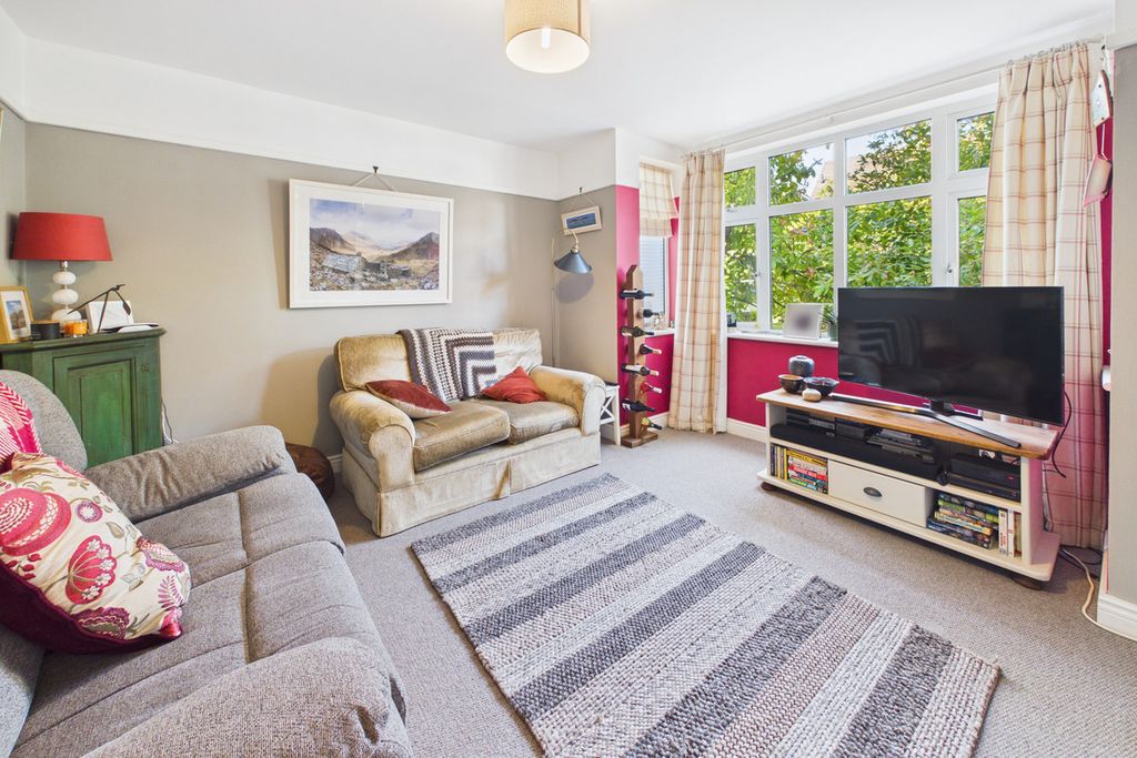 Property photo 2 of 19