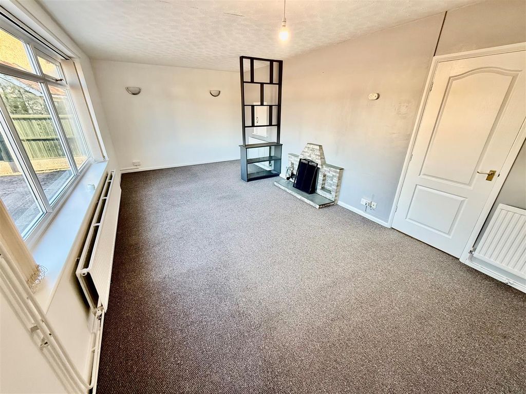 Property photo 2 of 11 Lounge/Dining Room