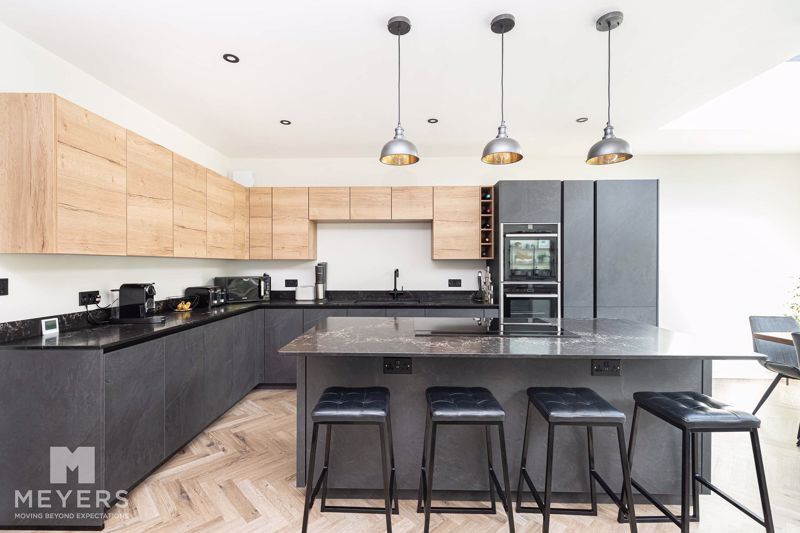 Property photo 3 of 30 Photo 26