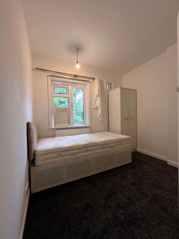 Property photo 1 of 2