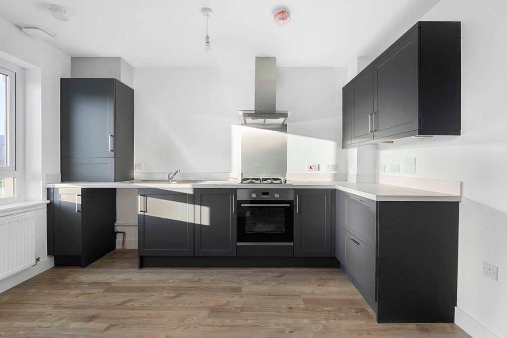 Property photo 3 of 35