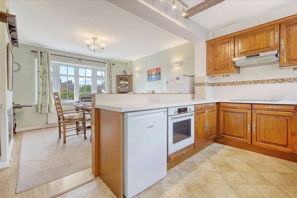 Property photo 3 of 10 Kitchen