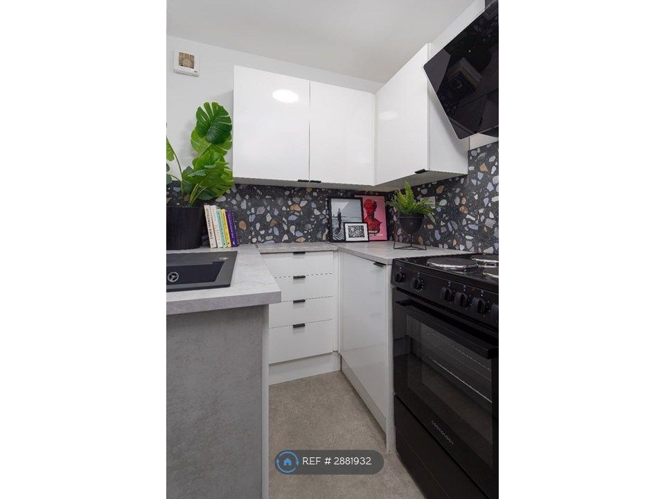 Property photo 1 of 7 Kitchen