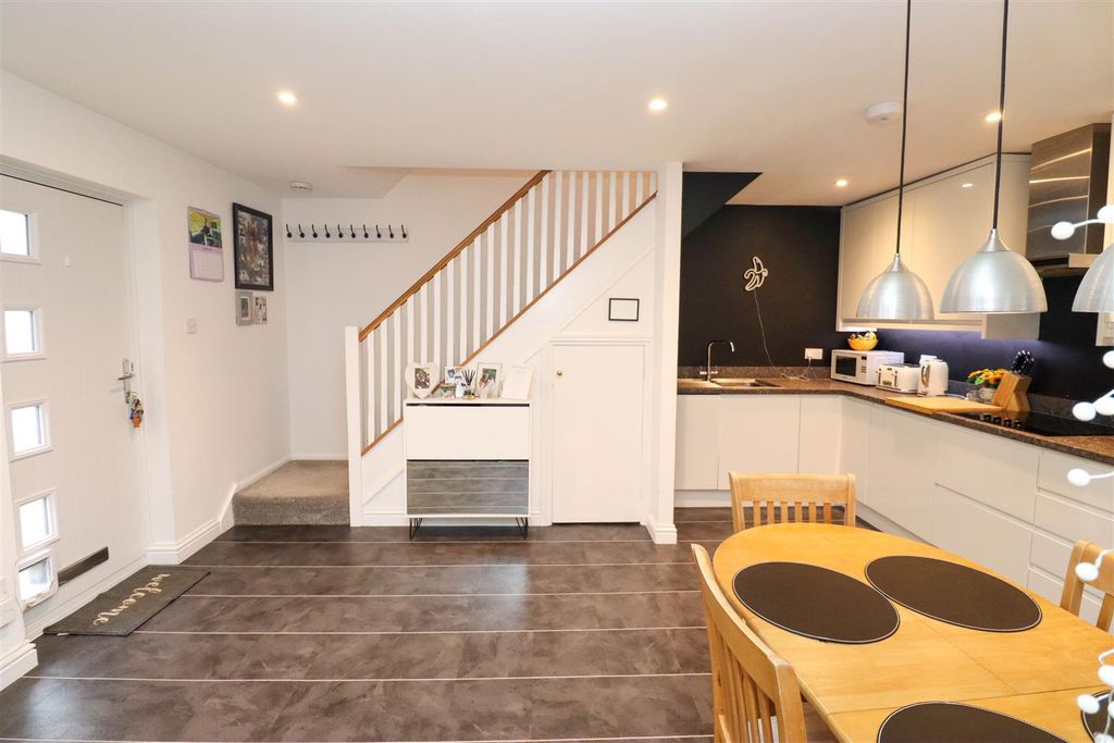 Property photo 2 of 12 Kitchen/Dining Room