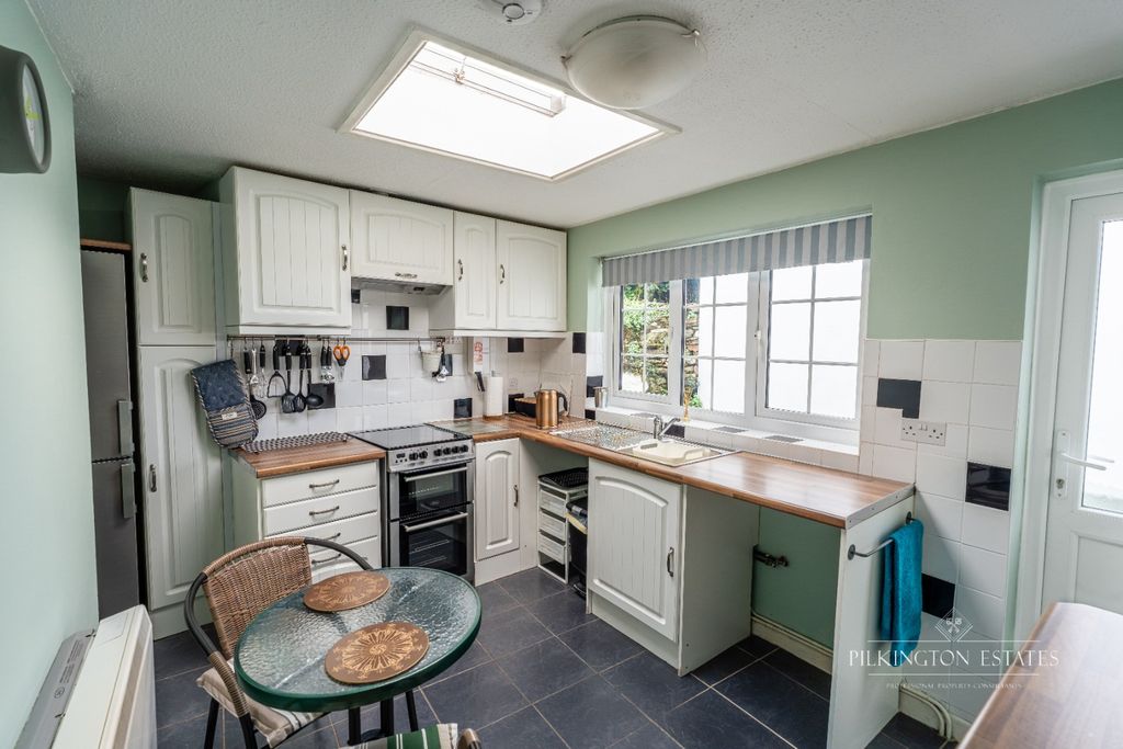 Property photo 3 of 13 4935953