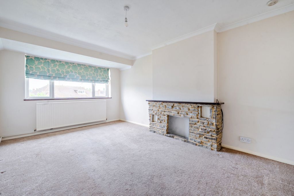 Property photo 2 of 12 1298128-5-682Da63...