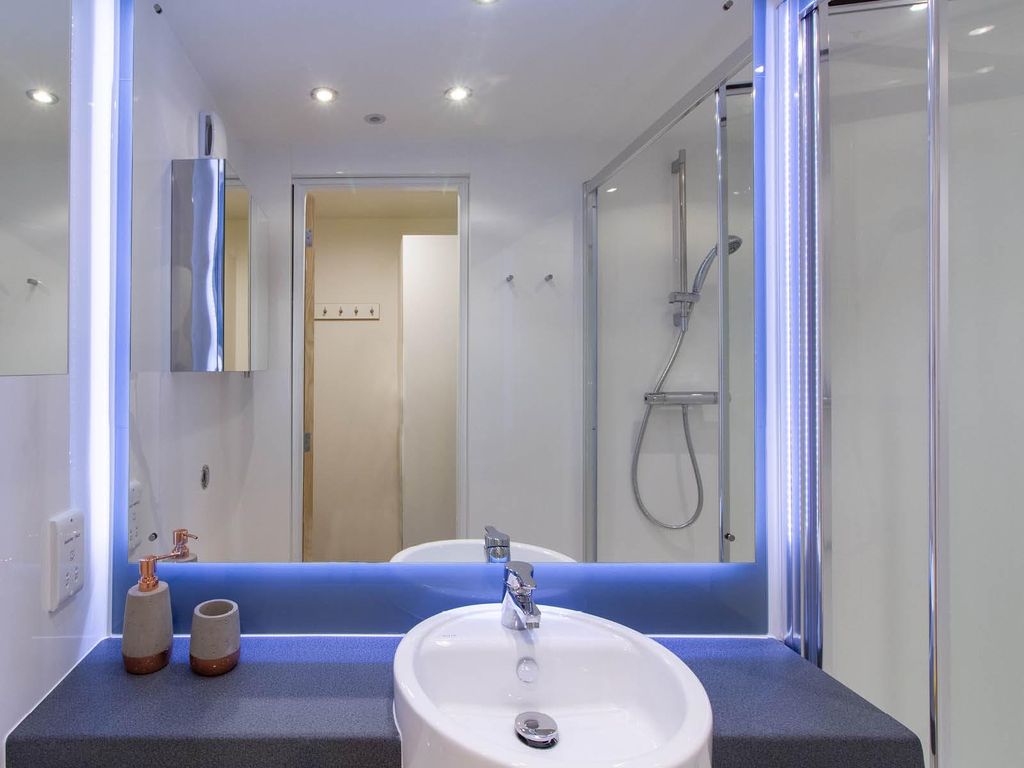 Property photo 2 of 12 8736412.Jpg