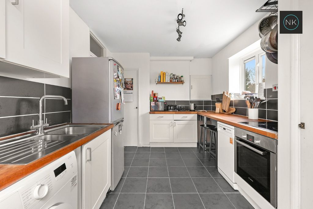 Property photo 3 of 22 4928273