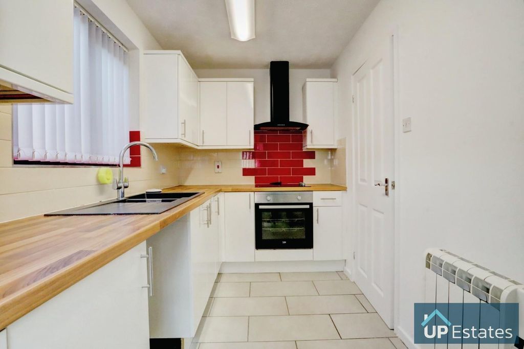 Property photo 2 of 9 Kitchen