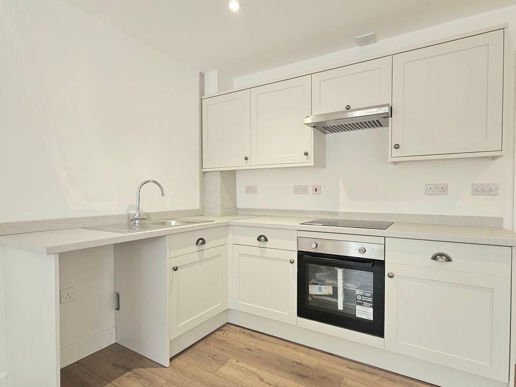 Property photo 3 of 19 Kitchen