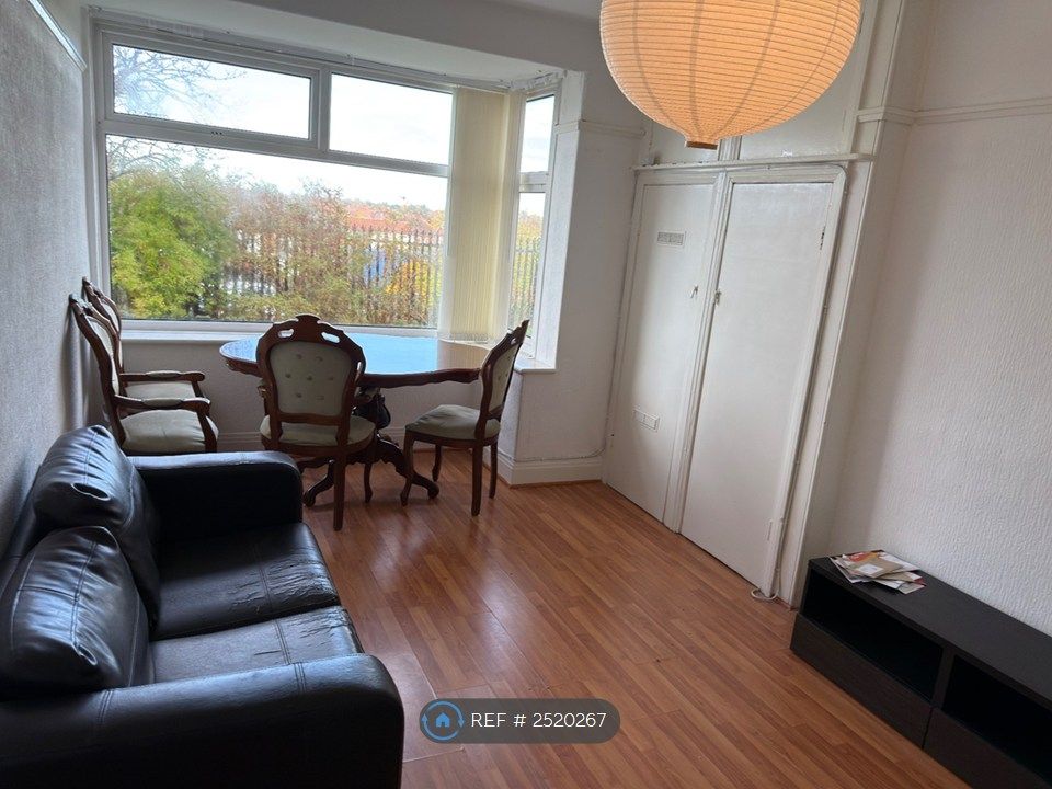 Property photo 1 of 15 Lounge