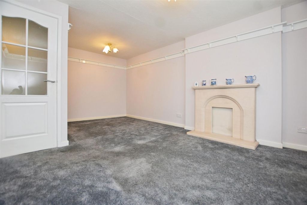 Property photo 3 of 18 Lounge/Diner