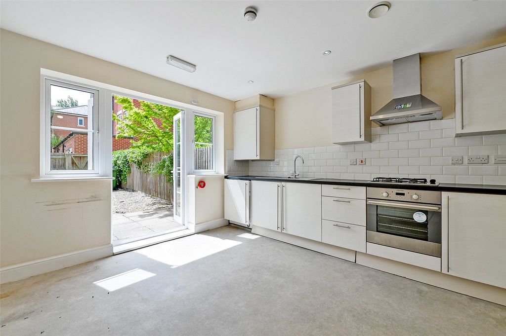 Property photo 2 of 11 Kitchen