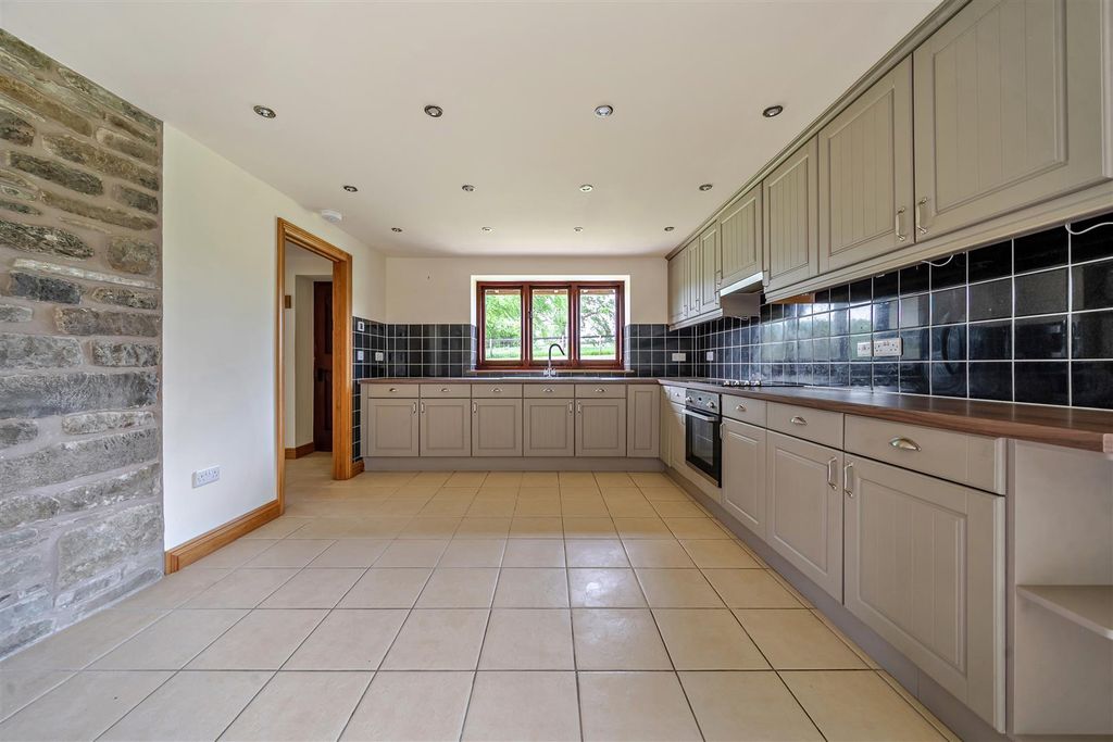 Property photo 3 of 30 1467267-17-6A1874134d45E.Jpg