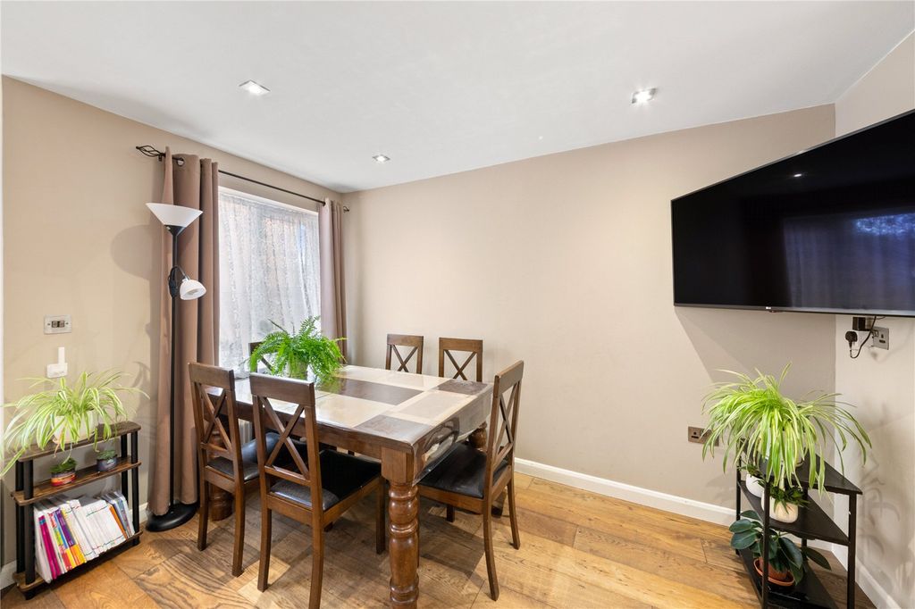 Property photo 3 of 20 Dining Area