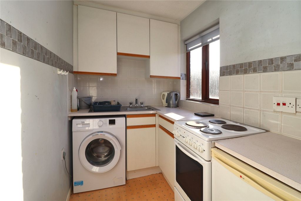 Property photo 2 of 8 Picture No. 12