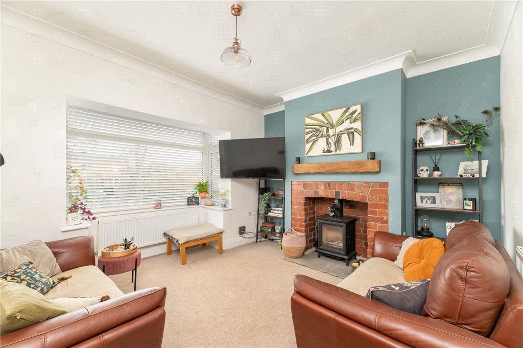 Property photo 2 of 34 Living Room