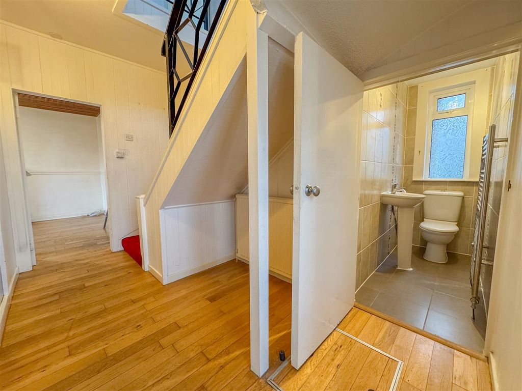 Property photo 3 of 26 Hallway