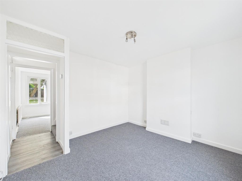 Property photo 2 of 18 Cam01563G0-Pr0258-Still008.Jpg