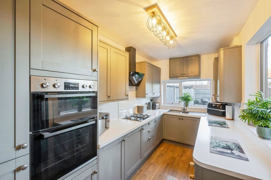 Property photo 3 of 25