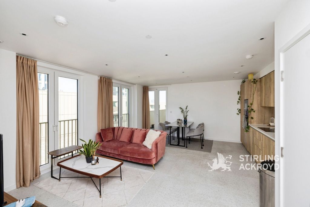 Property photo 1 of 17 Kitchen/Reception