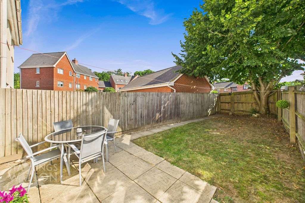 Property photo 2 of 22