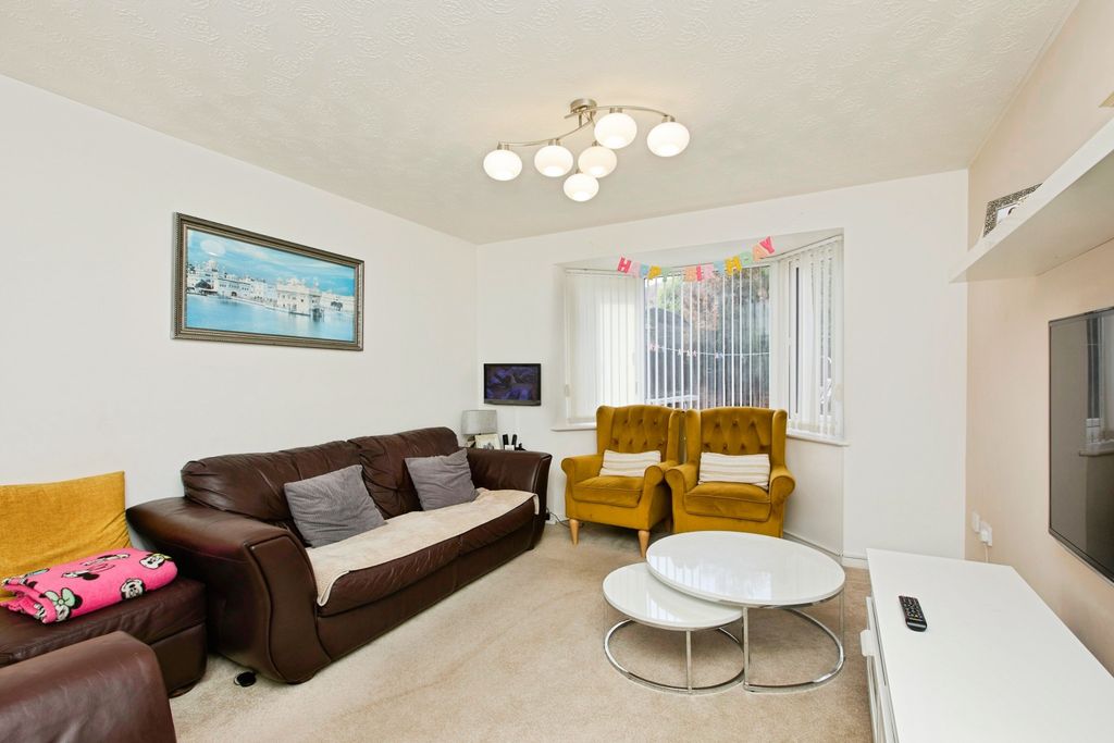 Property photo 3 of 12