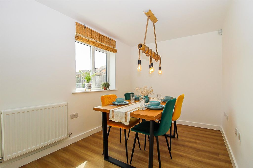 Property photo 3 of 17 Kitchen/Diner