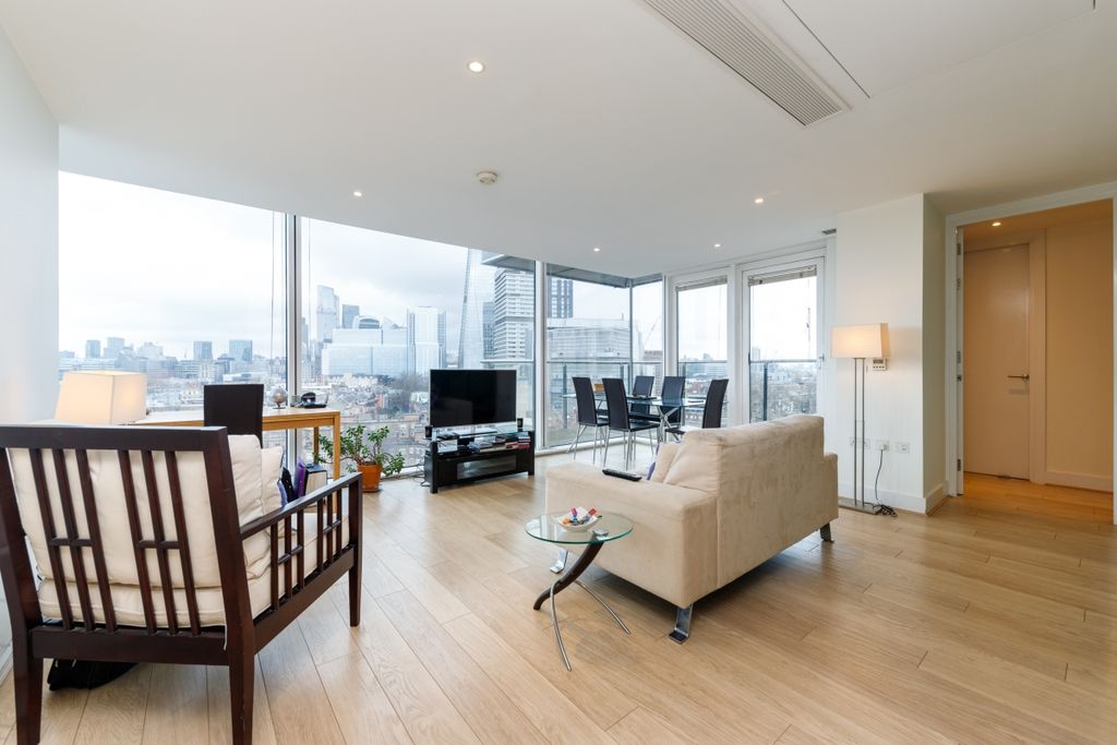 Property photo 1 of 16 Empire Square Wes...