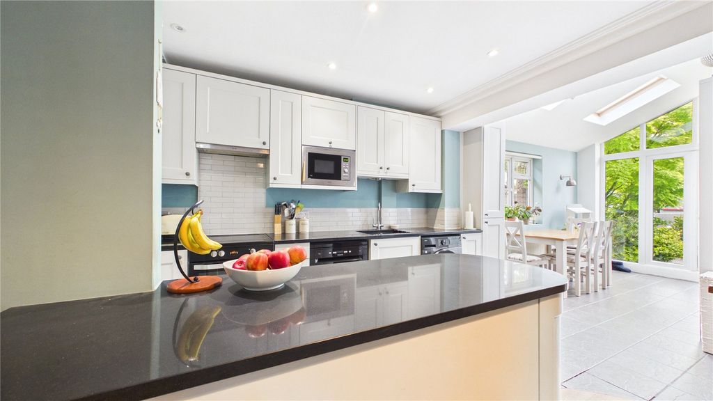 Additional image 5 of 3 bed semi-detached house for saleLightwater, Surrey GU18