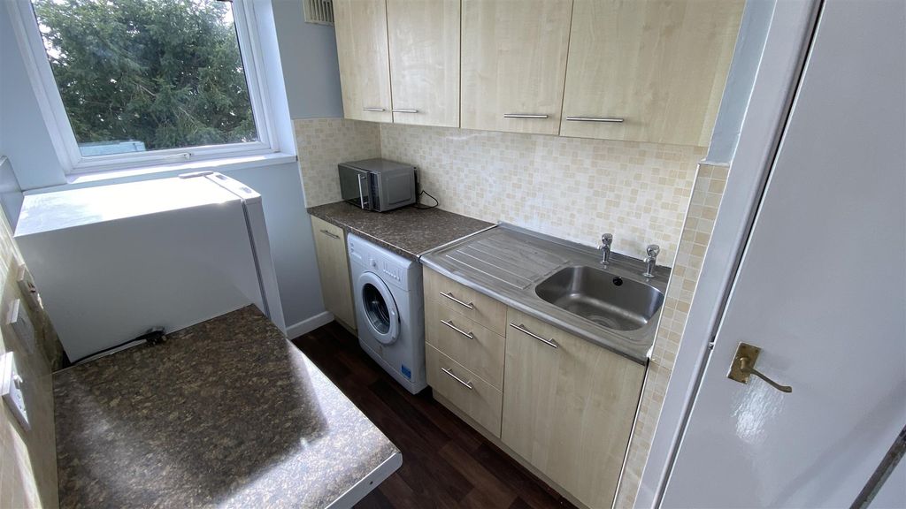 Property photo 3 of 6 Kitchen.Jpg