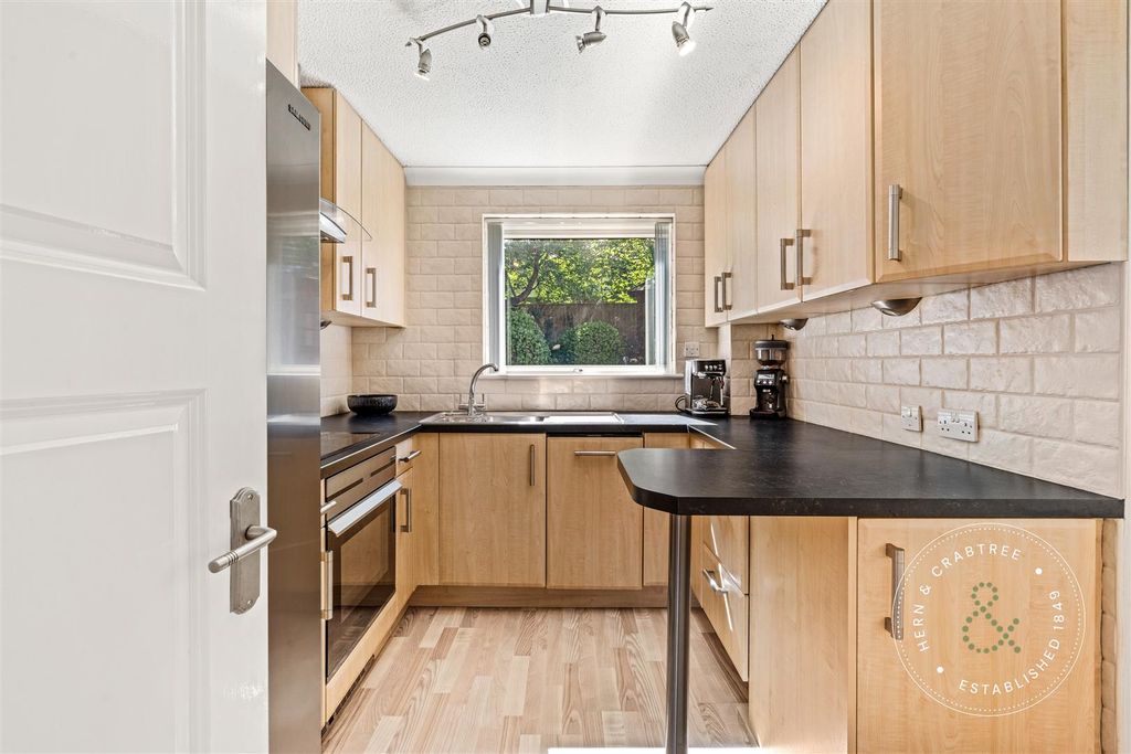 Property photo 2 of 34 Maes Y Crochan (12).Jpg