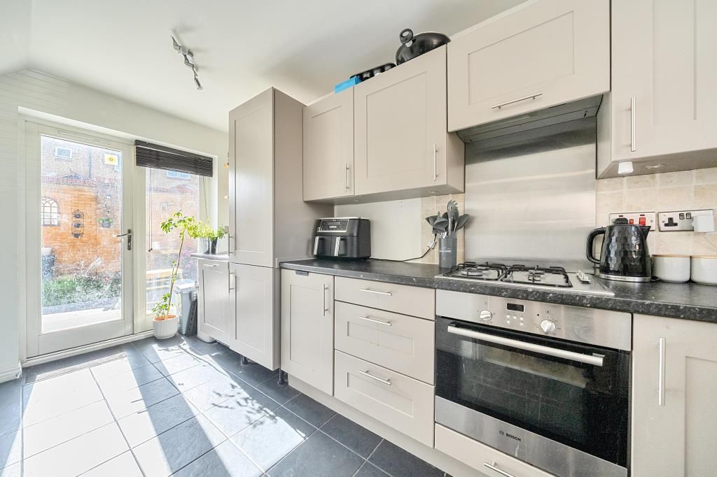 Property photo 3 of 18 Kitchen