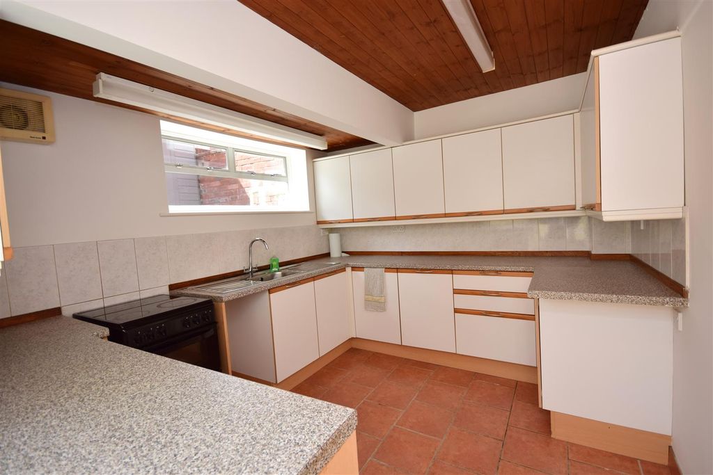 Property photo 2 of 21 Kitchen