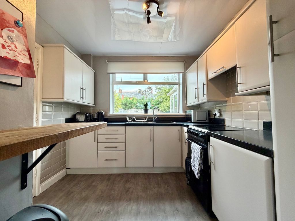 Property photo 3 of 13 Kitchen