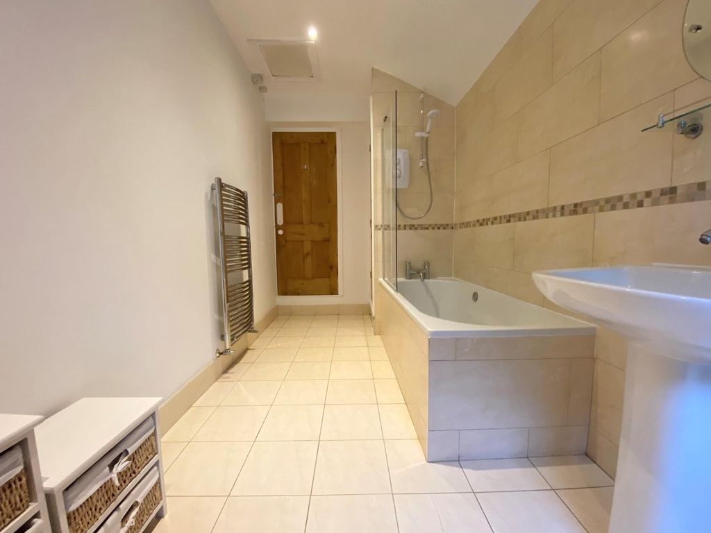 Property photo 3 of 10 Bathroom.Jpg