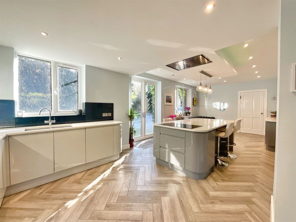 Property photo 2 of 34