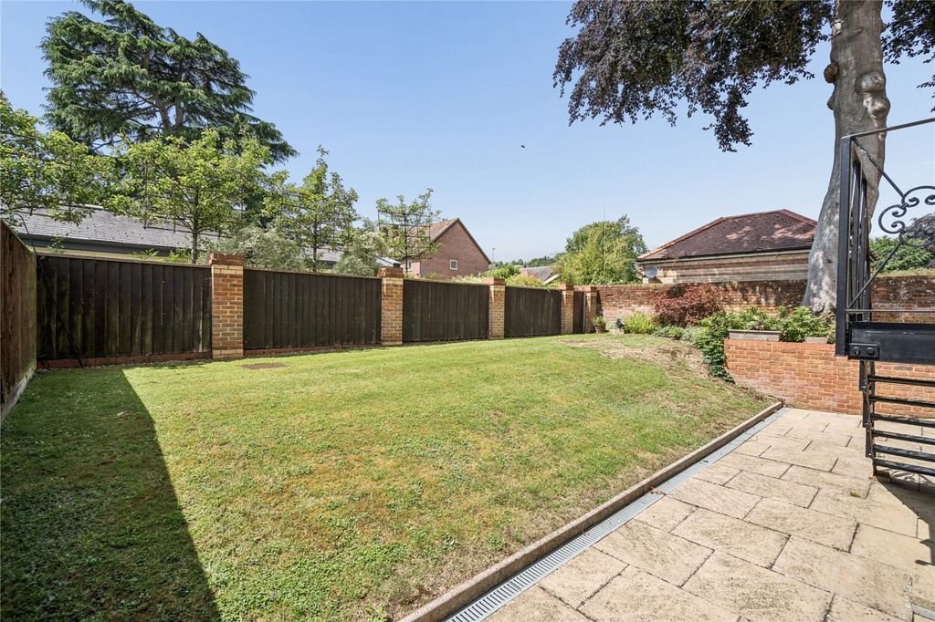Property photo 2 of 11 Garden