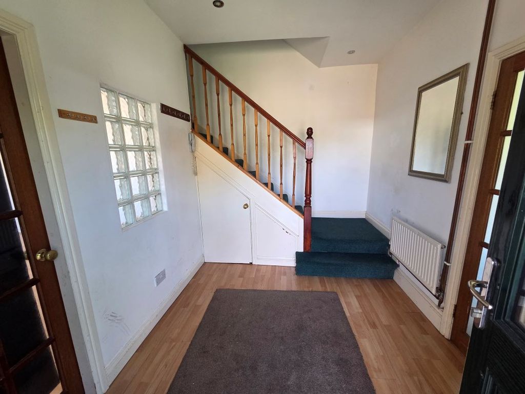 Property photo 2 of 23
