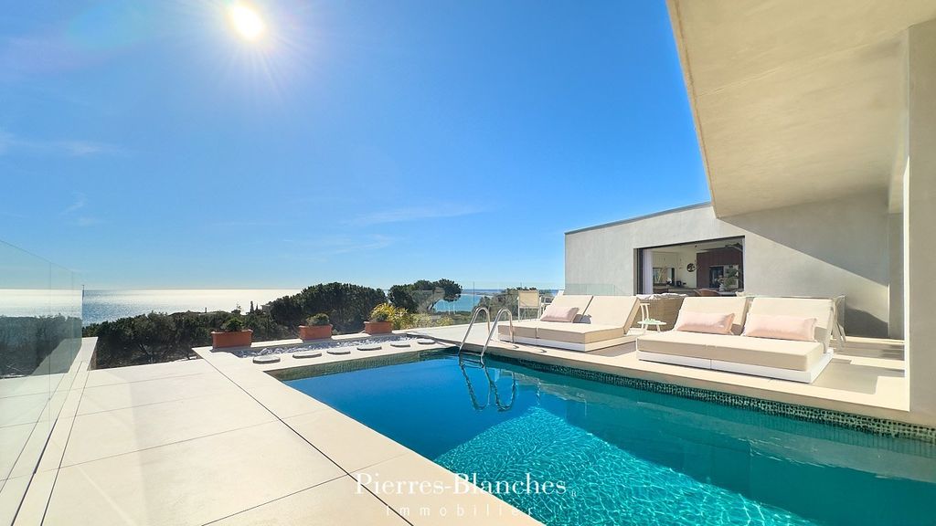 Property photo 1 of 20 Architect-Designed Villa