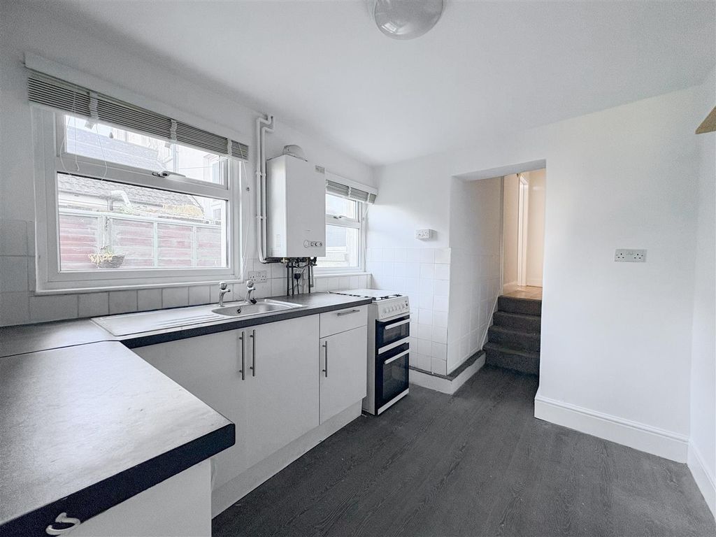 Property photo 2 of 18 Kitchen