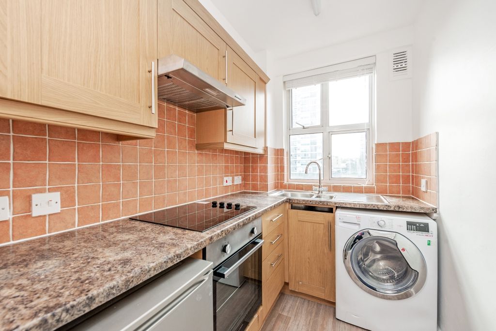 Property photo 3 of 8 Kitchen